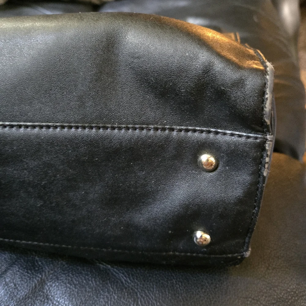 Guess quilted large bag 12"x10"x4" w/free G by Guess card holder - Picture 8 of 13